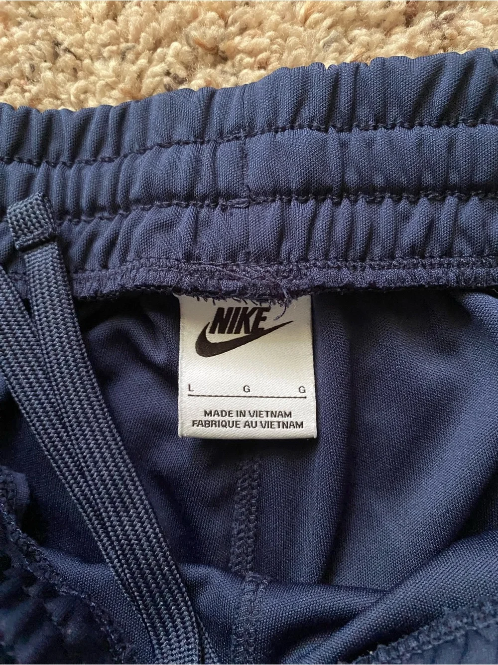 Like brand new—comfy and sharp looking Nike joggers size L